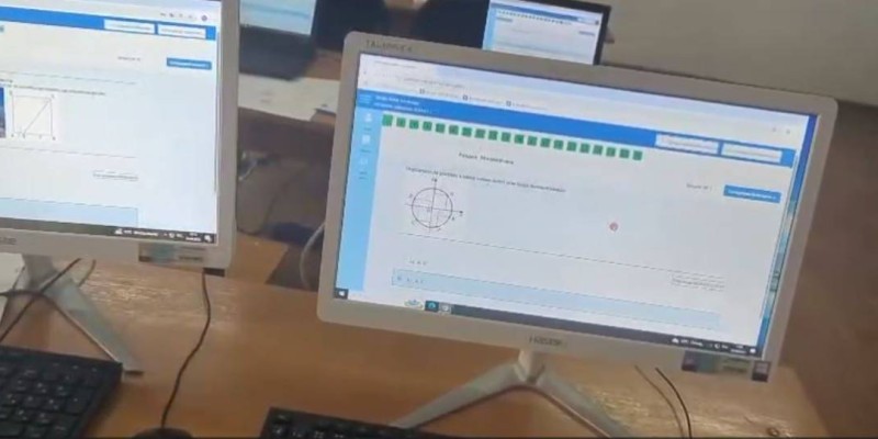 Мұғалімдер оқушылардың орнына тест тапсырмақ болған.