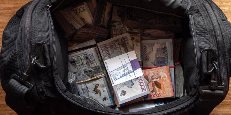 Қазақстан шекарасы арқылы 2,1 млрд теңге алып өтпек болған.