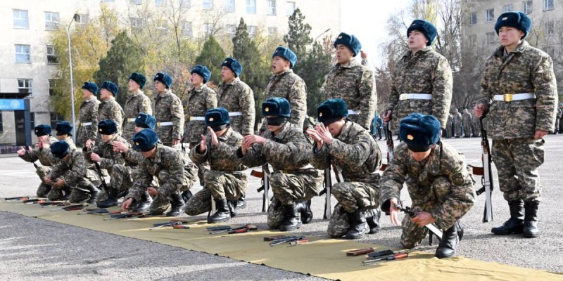 Әскерге шақырылғандарды неліктен көшеден ұстап әкетіп жатыр?.