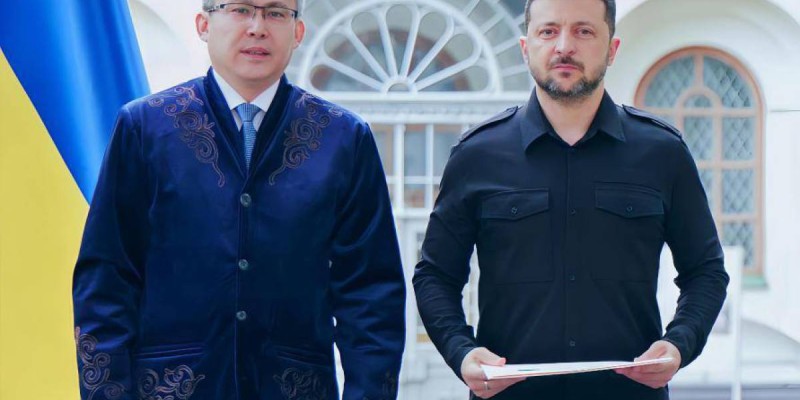 Қазақстан елшісі Зеленскийге сенім грамоталарын тапсырды.