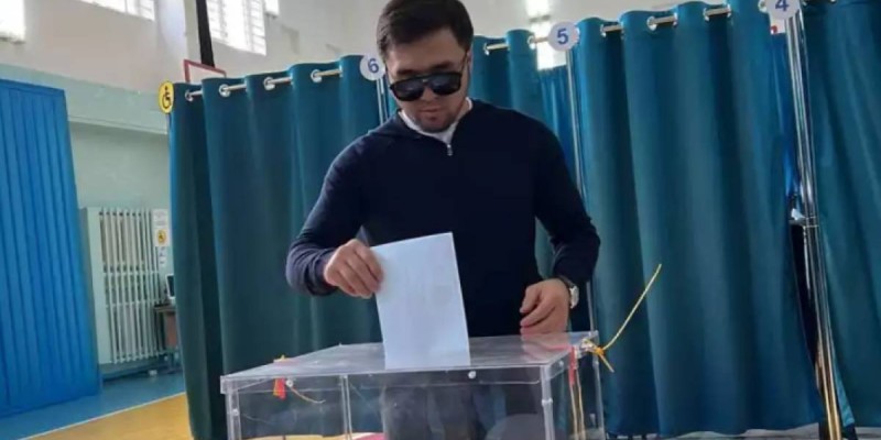 Елдос Сметов дауыс берді.