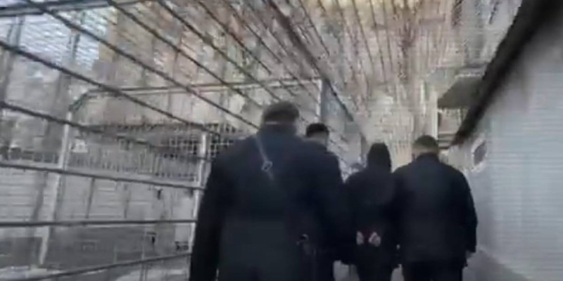 Аса ірі мөлшерде алаяқтық жасады деген күдікті Ресейден жеткізілді.