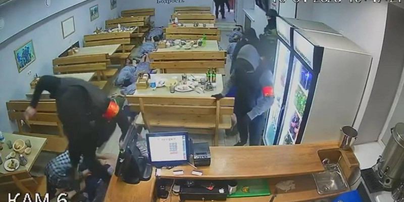 Мәскеуде қырғыз мигранттарын 5 сағат бойы ұрып-соққан.