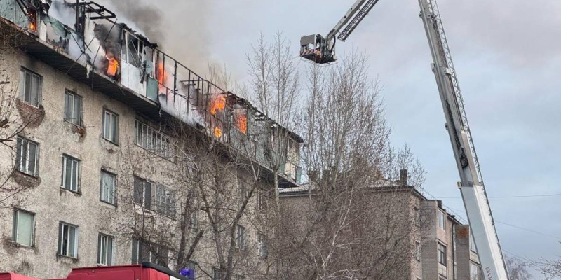 Елордада жатақхана өртке оранды.