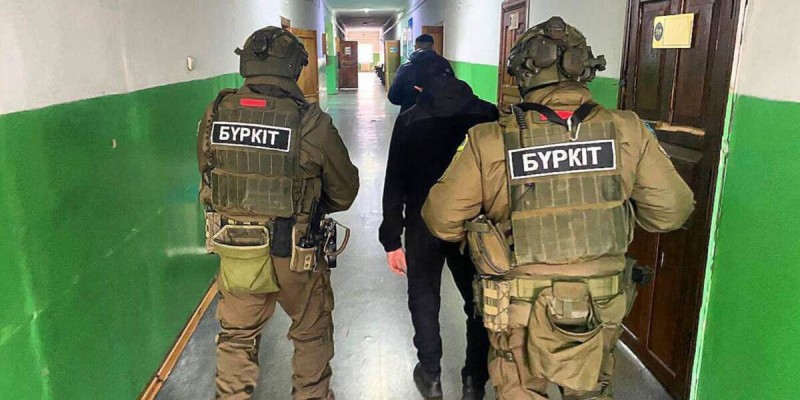 Абай облысында қала тұрғынын бопсалаған ер адам ұсталды.
