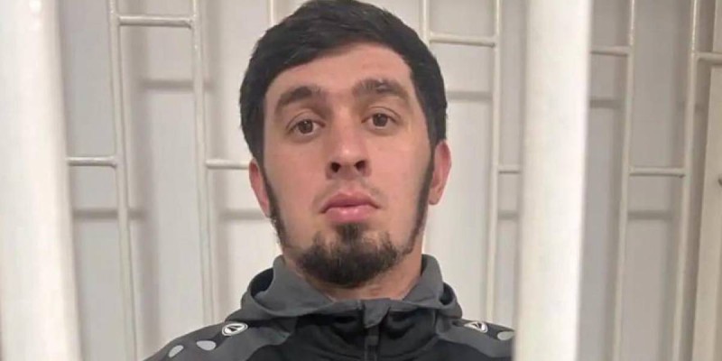 Ресейде іздеу жарияланған шешен белсендісі қазақстандықтардан көмек сұрады.