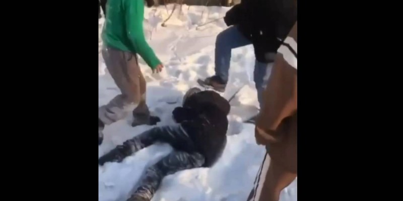 Семейде балалар өз қатарластарын аяусыз ұрып-соққан.