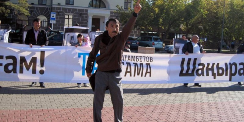 АЭС салуға қарсы митингіге шақырғаны үшін Болатбек Біләлов кеше түнде 15 күнге қамалды.