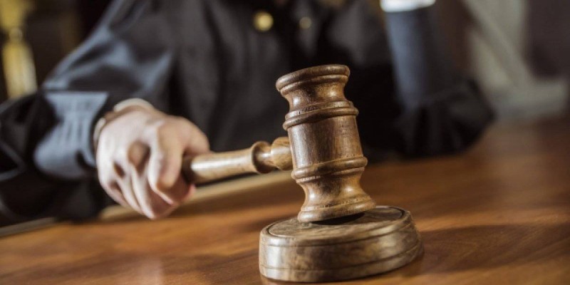 Шымкентте сот судьясы сотталушыны 110 млн теңге пара беруге итермелеген.