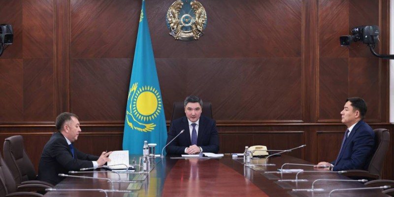 Олжас Бектенов жаңа әділет министрін таныстырды.