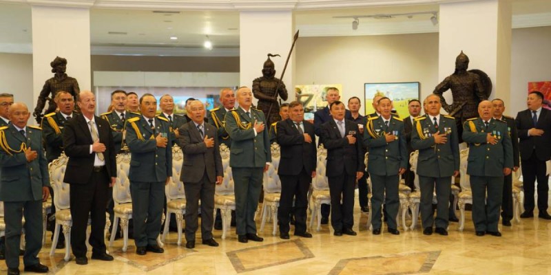 Отан қорғаушы күніне орай алғашқы әскери және технологиялық дайындық пәні мұғалімдері марапатталды.