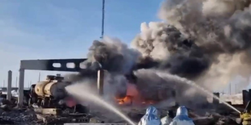 Жезқазғанда мұнай базада жарылыс болып, 4 адам жарақат алды.