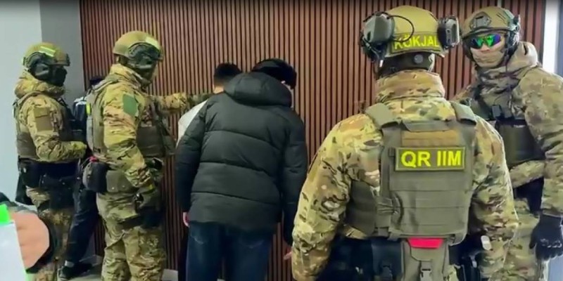 Ақтөбеде ақша бопсалаған жастар ұсталды.
