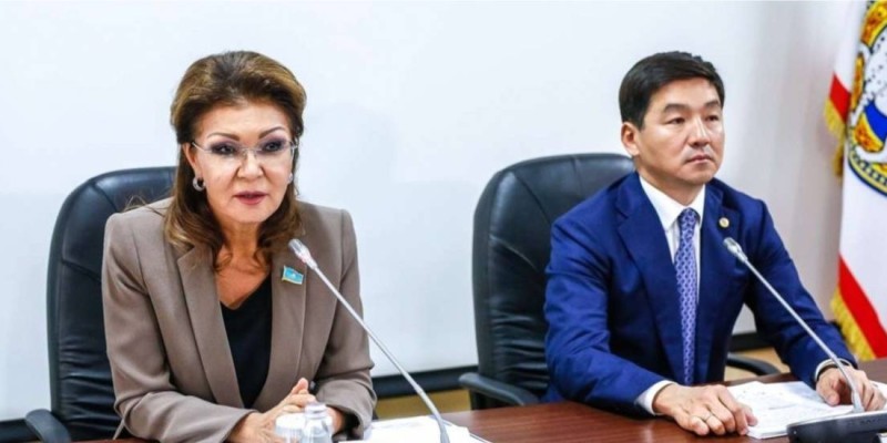 Дариға Назарбаева мен Бауыржан Байбек «Барыс» орденімен марапатталды.
