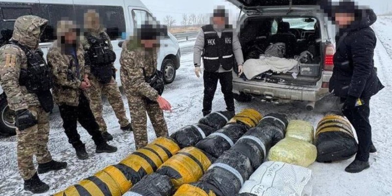 Оңтүстіктен Астанаға есірткі жеткізбек болғандар ұсталды.