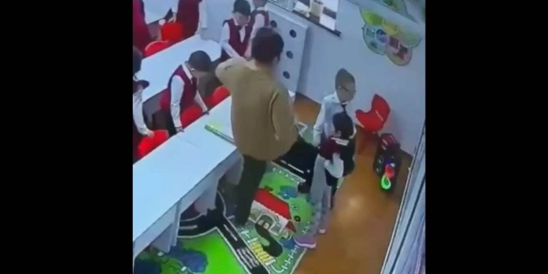 Атырауда балабақша тәрбиешісі балаға қатігездік көрсеткені үшін жұмыстан шығарылды.