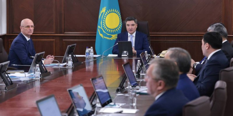 Олжас Бектенов: Проблемалық мәселелер туралы көбірек айтуымыз керек.