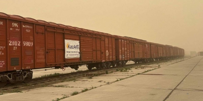 Қазақстан Ауғанстанға 36 гуманитарлық көмек вагонын жіберді.