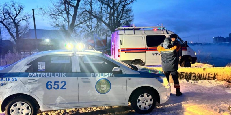 Семейде жарысып жүрген автокөлік Ертіс өзеніне құлап кетті.