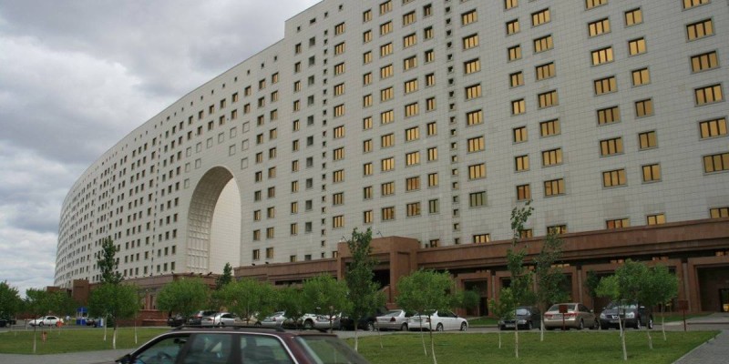 Екі министрліктің жауапты хатшылары қызметтерінен босатылды.