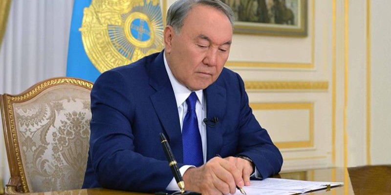 Президент бірқатар заңдарға қол қойды.