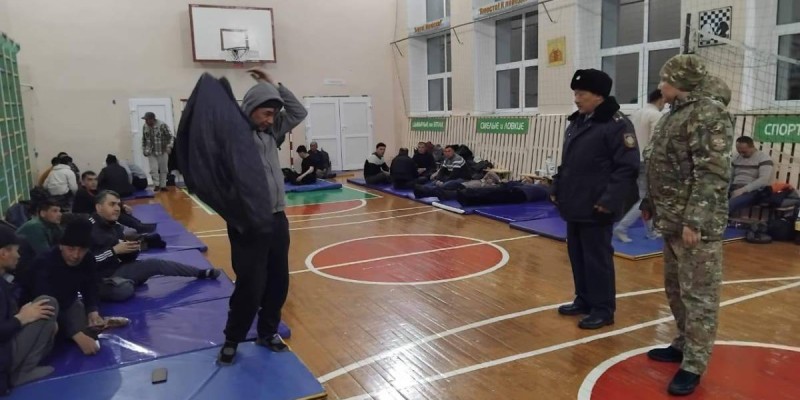 Қостанай облысында қолайсыз ауа райына байланысты 174 ауыр жүк көлігі жолда қалып қойды.