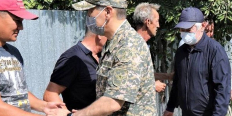 Министр жарылыстан қаза болғандардың отбасына барды.