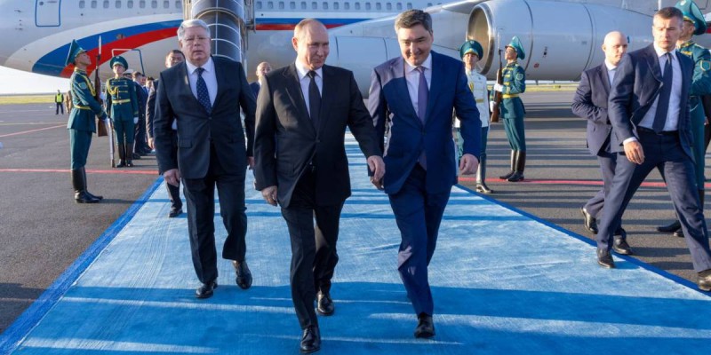 Владимир Путин ШЫҰ саммитіне қатысу үшін Астанаға келді.