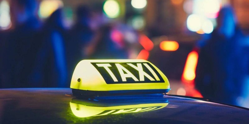 Ақмола облысында жолаушы такси жүргізушісіне шабуыл жасап, көлігін тартып алған.