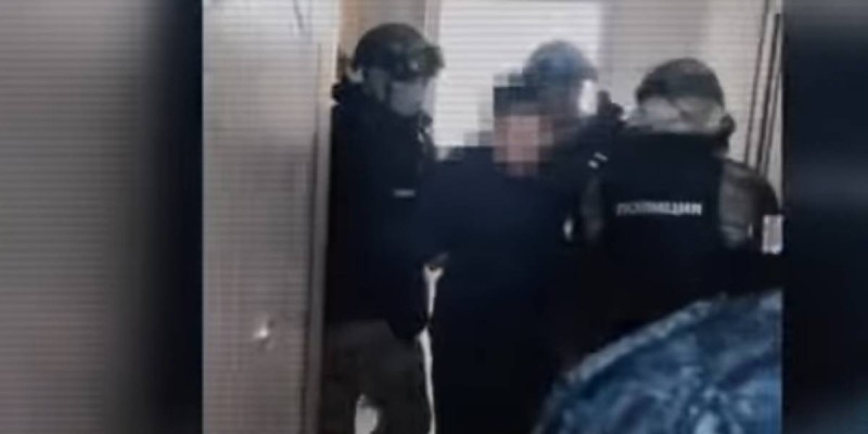 Есірткі сатып жүрген актер ұсталды.