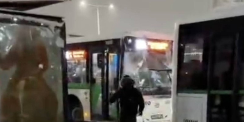 Астанада екі автобус соқтығысты.