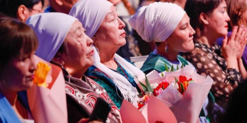 Қазақстандағы әйелдер ерлерге қарағанда 8 жыл ұзақ өмір сүреді.