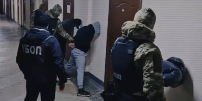 Студенттерден ақша бопсалаған қылмыстық топ ұсталды.