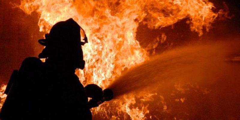 Өскеменде өртсөндірушілер қары күрелмеген жолдың кесірінен оқиға орнына әрең жетті.