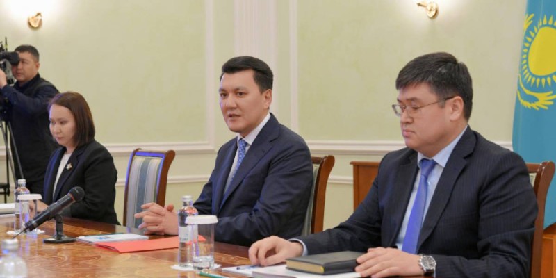 Мемлекеттік кеңесші Парламент Мәжілісі фракцияларының жетекшілерімен кездесті.