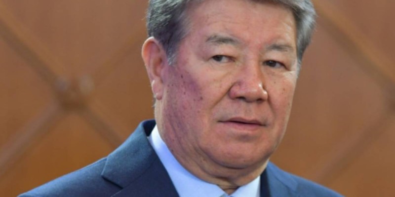 Назарбаев Есімовтің көмегіне жүгінеді.