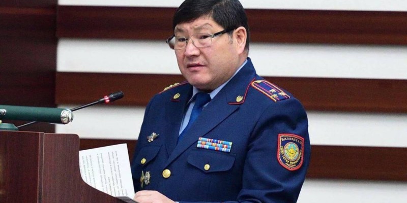 Қызды зорлаған полиция басшысы жәбірленушіге 40 млн пара бермек болған.