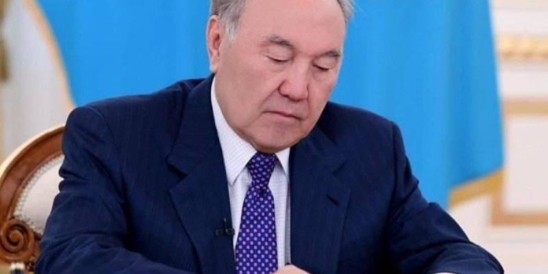 Назарбаев Қауіпсіздік Кеңесінен екі адамды жұмыстан босатты.