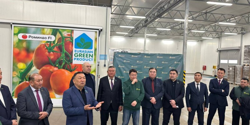 Мәжіліс депутаттары Алматы облысындағы жылыжайды аралады.