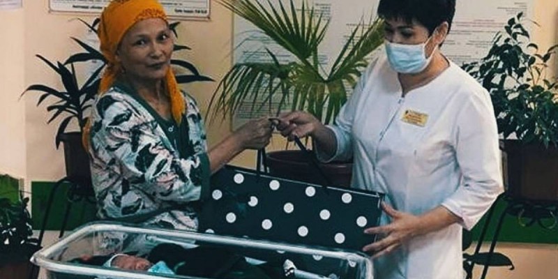 Шымкентте 41 жастағы келіншек он баланың анасы атанды.