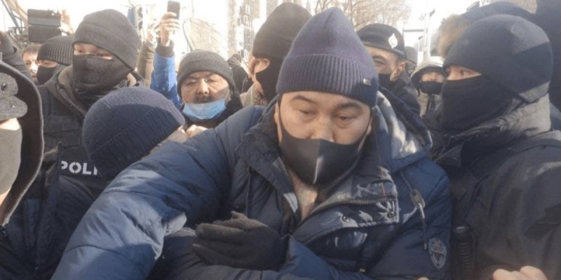 Тоқаев: Жиын өткізгісі келетіндер жаңа заңға бағынуға міндетті.