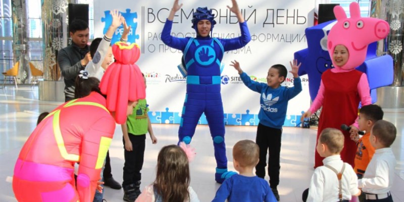 Әлемде 67 000 000 адам аутизммен өмір сүреді.
