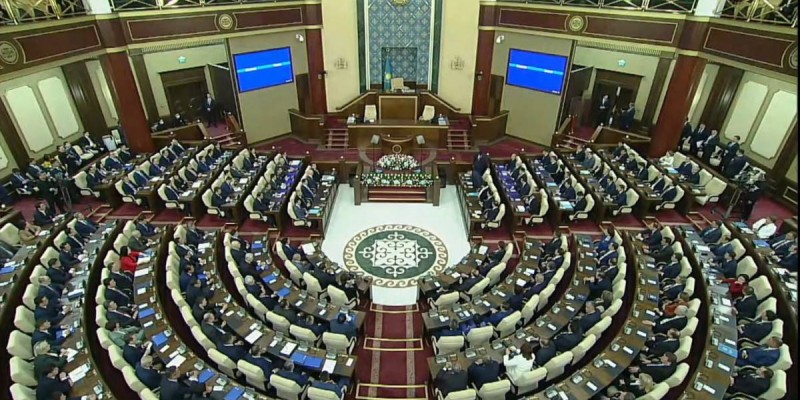 Суперпрезиденттік жүйені ықпалды Парламент қана ығыстырады.