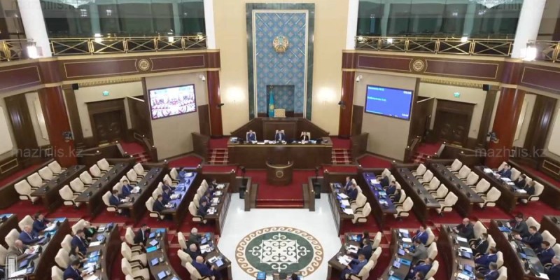 Мемлекеттік қызмет туралы заң Конституцияға сәйкестендірілді.