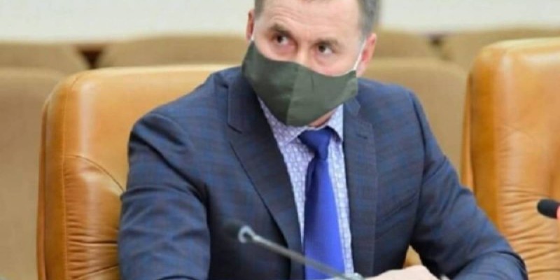 Қос азаматтығы бар деп айыпталған шымкенттік шенеунік полицейлерді сотқа берді.