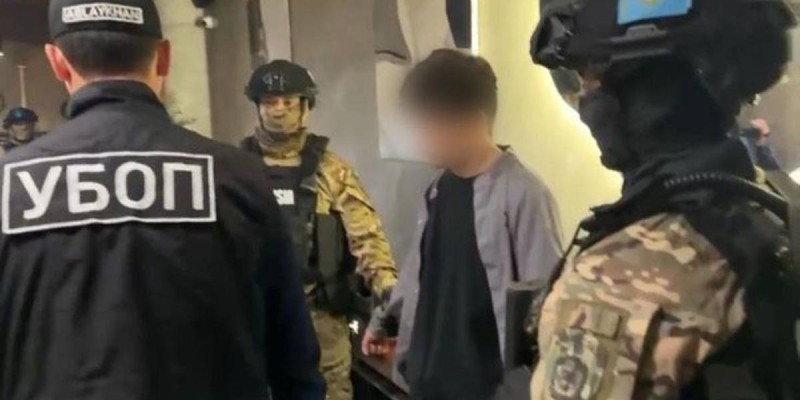 Алматыда түнгі клубта есірткі сатқандар ұсталды.