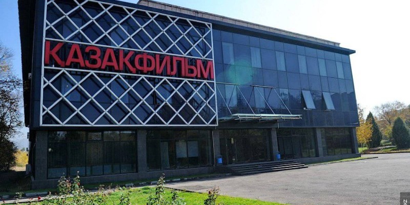 «Фильмді уақытында өткізбеді». “Қазақфильмдегі” дау басылмай тұр.