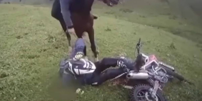 Тауда мотоцикл жүргізушілерін ұрғандар қамалды.