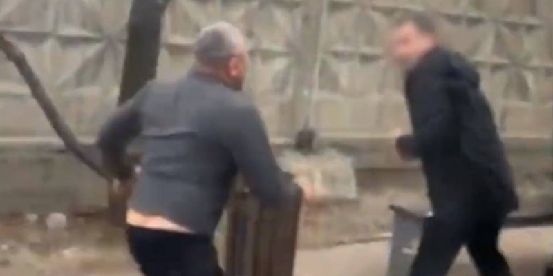 Алматыда автобус жүргізушісі соққыға жығылды.