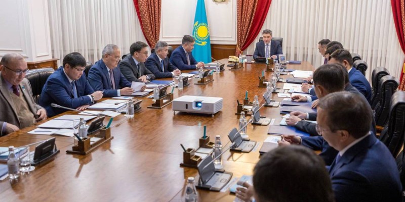 Олжас Бектенов Активтерді қайтару мәселелері жөніндегі комиссия отырысын өткізді.